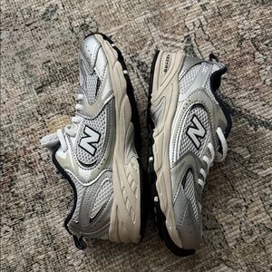 Girls New Balance Silver and Cream Mesh Athletic Sneakers size 2